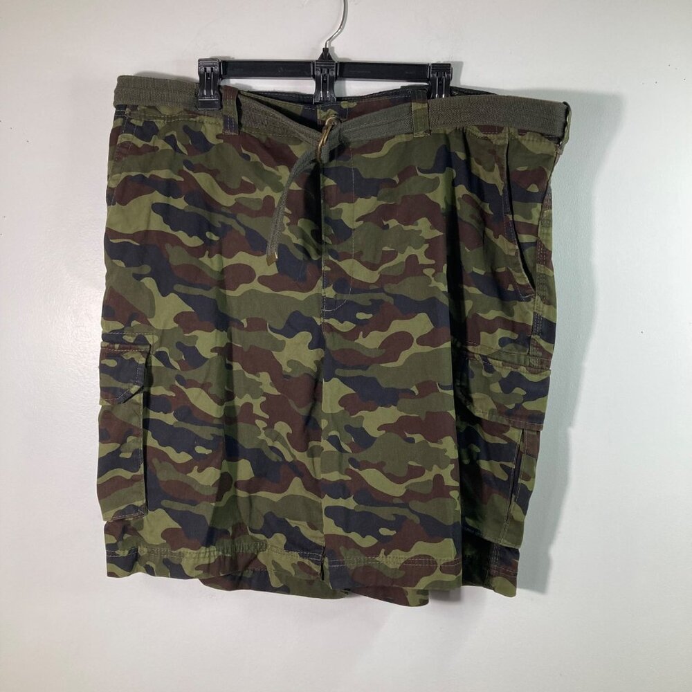 True Nation Broken In Camo Cargo Shorts says 46 but measures at 44" NWT‎